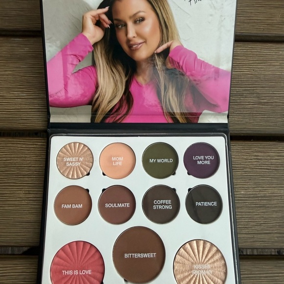 OFRA x Hot Mess Momma Unconditional Mini Mix Palette - Picture 2 of 5